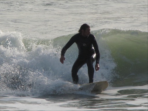 Surfeur sur la vague